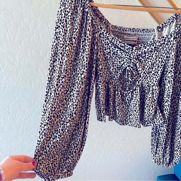 Urban Outfitters animal print crop blouse raw edges cut outs medium M - Picture 4 of 11